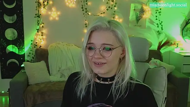 Snapshot of Moonlight_Mia chatting on January 2025 06:31:01 PM Moonlight Mia online show from January 2025 06:31:01 PM