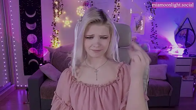 Snapshot of Moonlight_Mia chatting on March 2025 07:20:02 PM Moonlight Mia online show from March 2025 07:20:02 PM