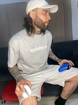 Snapshot of Eroxxx1327 chatting on February 2025 06:20:01 PM Eroxxx1327 online show from February 2025 06:20:01 PM