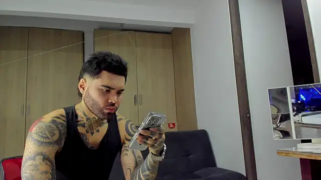 Snapshot of Eroxxx1327 chatting on November 2025 11:51:01 PM Eroxxx1327 online show from November 2025 11:51:01 PM