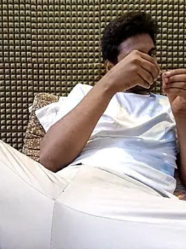 Snapshot of mykecockslong chatting on March 2026 01:28:01 PM mykecockslong online show from March 2026 01:28:01 PM