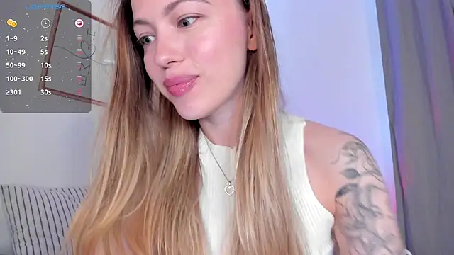 Snapshot of damn_cutie chatting on June 2026 01:28:02 PM damn cutie online show from June 2026 01:28:02 PM