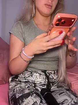 Holly-Glamour online show from December 2025 01:35:01 AM