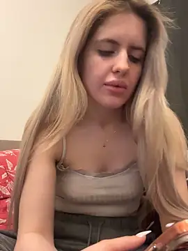 Holly-Glamour online show from March 2026 07:25:02 AM