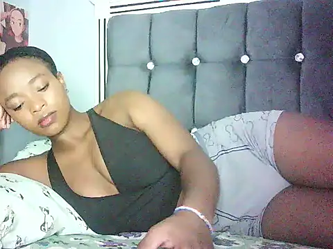 Snapshot of Cryaluna chatting on May 2026 05:58:01 AM Cryaluna online show from May 2026 05:58:01 AM
