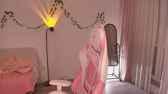 Eva Davi online show from December 2025 01:47:01 AM