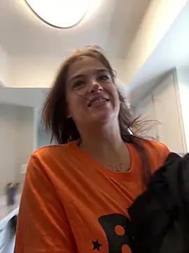 Snapshot of SafeinouterSpace chatting on October 2025 05:58:02 PM SafeinouterSpace online show from October 2025 05:58:02 PM