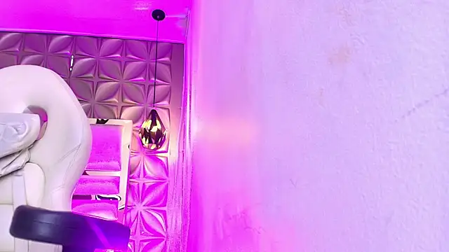 Queen perla  online show from March 2026 12:01:01 PM