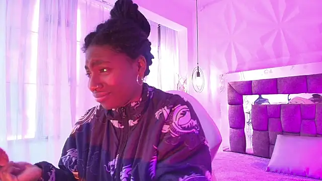 Snapshot of Queen_perla_ chatting on July 2026 08:00:01 PM Queen perla online show from July 2026 08:00:01 PM
