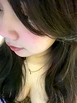 Hotellinh12 online show from November 2025 04:25:01 PM