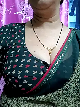 Snapshot of Rosy-B chatting on January 2025 12:33:01 AM Rosy-B online show from January 2025 12:33:01 AM