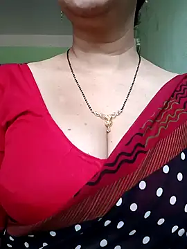 Snapshot of Rosy-B chatting on January 2025 10:05:02 AM Rosy-B online show from January 2025 10:05:02 AM