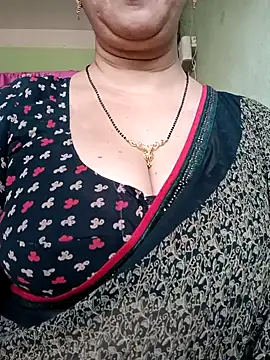 Snapshot of Rosy-B chatting on February 2025 10:08:02 AM Rosy-B online show from February 2025 10:08:02 AM