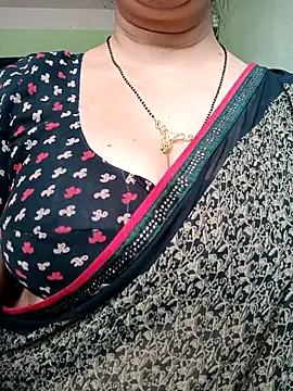 Snapshot of Rosy-B chatting on February 2025 06:33:01 AM Rosy-B online show from February 2025 06:33:01 AM