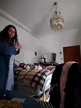 Snapshot of AliceBehind chatting on March 2026 11:35:01 AM AliceBehind online show from March 2026 11:35:01 AM