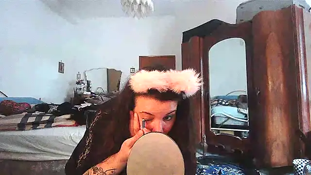 Snapshot of AliceBehind chatting on March 2026 02:20:01 PM AliceBehind online show from March 2026 02:20:01 PM