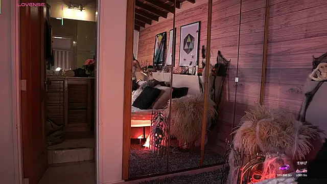 IzzyWild online show from October 2025 12:28:02 PM