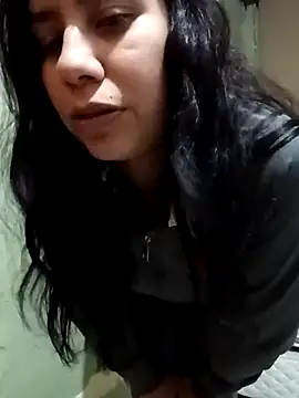 Snapshot of Michellluxo chatting on May 2026 12:40:02 AM Michellluxo online show from May 2026 12:40:02 AM