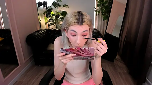 Snapshot of Mia_Cheers chatting on January 2025 01:49:01 PM Mia Cheers online show from January 2025 01:49:01 PM