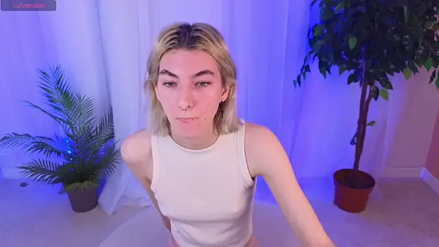 Snapshot of Mia_Cheers chatting on February 2025 01:43:02 PM Mia Cheers online show from February 2025 01:43:02 PM