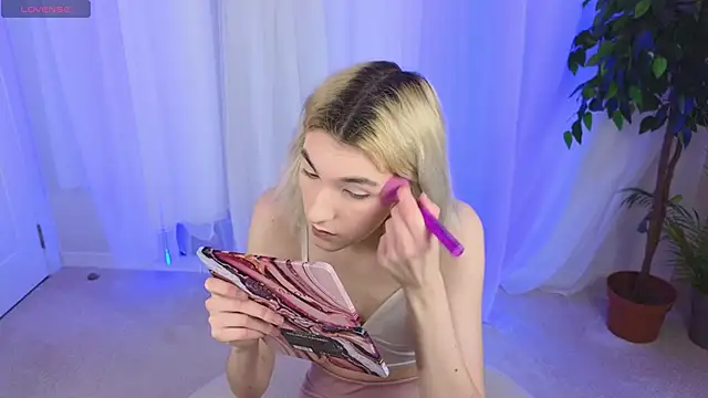 Snapshot of Mia_Cheers chatting on February 2025 01:52:02 PM Mia Cheers online show from February 2025 01:52:02 PM