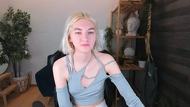 Snapshot of Mia_Cheers chatting on March 2025 01:49:01 PM Mia Cheers online show from March 2025 01:49:01 PM