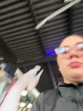 Snapshot of isarhodes_ chatting on October 2025 07:25:02 PM isarhodes online show from October 2025 07:25:02 PM