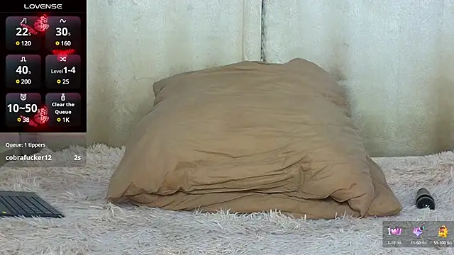 Molliblum online show from March 2025 05:15:01 PM