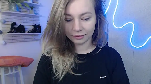 holly xglam online show from February 2025 01:16:02 AM