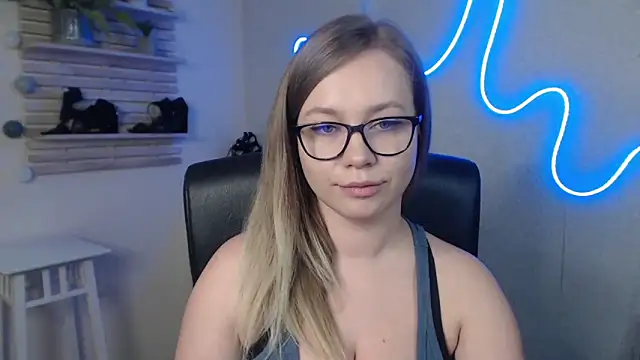 holly xglam online show from February 2025 03:15:02 AM