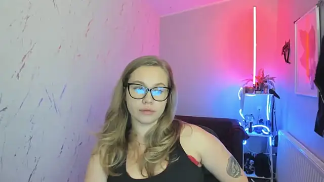 holly xglam online show from October 2025 08:13:02 PM