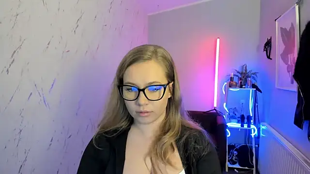 holly xglam online show from November 2025 08:20:02 PM