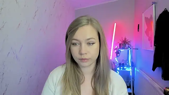 holly xglam online show from November 2025 08:52:01 PM