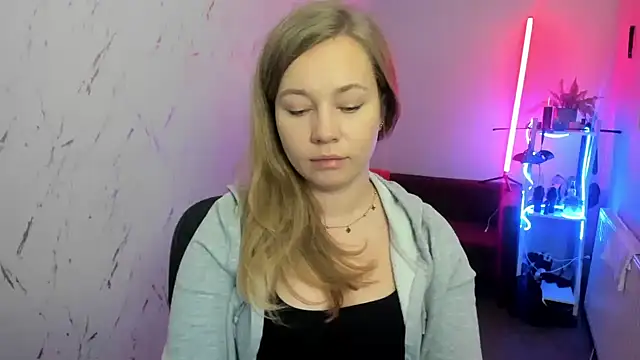 holly xglam online show from December 2025 08:06:02 PM