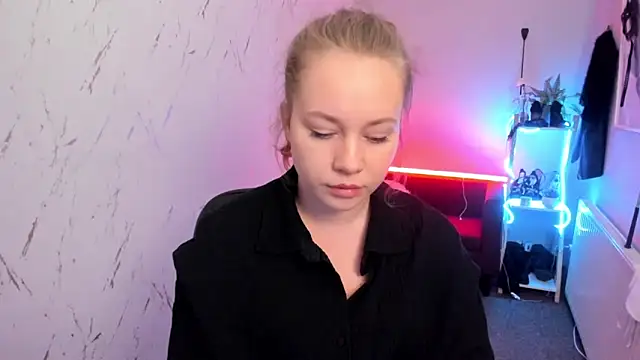 holly xglam online show from April 2026 07:52:02 PM