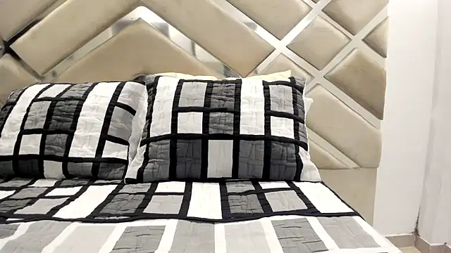 Snapshot of littlekittenn98 chatting on October 2025 07:27:02 PM littlekittenn98 online show from October 2025 07:27:02 PM