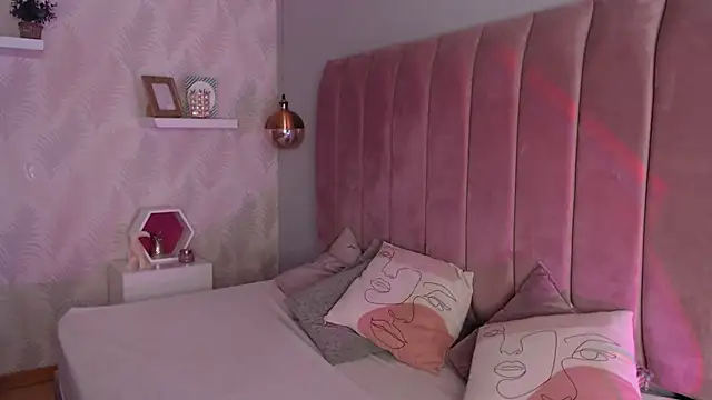 LeenaBrown online show from November 2025 03:10:02 PM