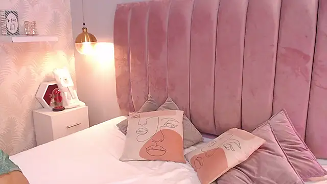 LeenaBrown online show from April 2026 12:42:01 PM