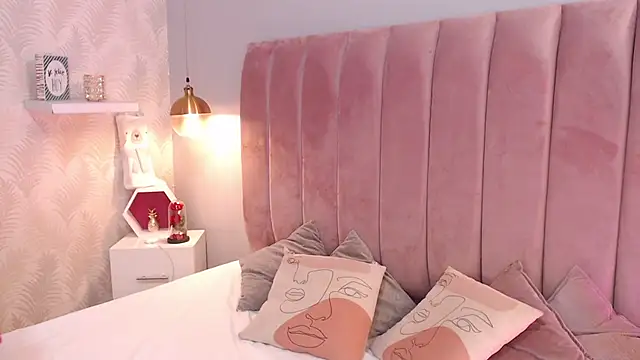 LeenaBrown online show from April 2026 12:41:02 PM