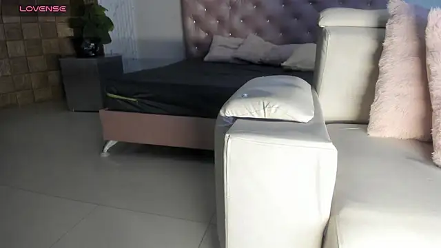 Lissalittlee online show from April 2026 07:44:01 PM