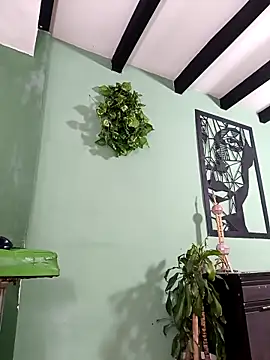 thirstymoonxx online show from February 2026 04:28:02 AM