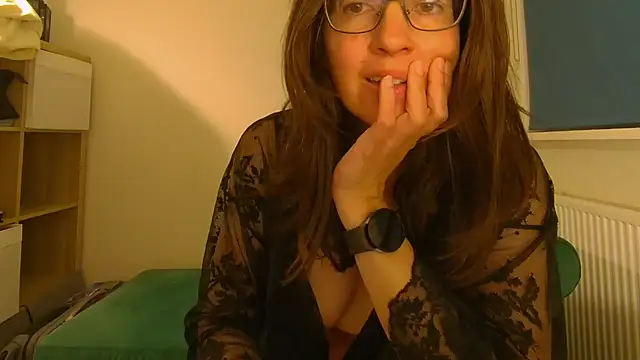 Snapshot of Ella_Next_Door chatting on May 2026 08:58:02 PM Ella Next Door online show from May 2026 08:58:02 PM