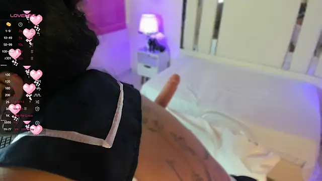 Miliaangeles online show from November 2025 12:05:01 PM