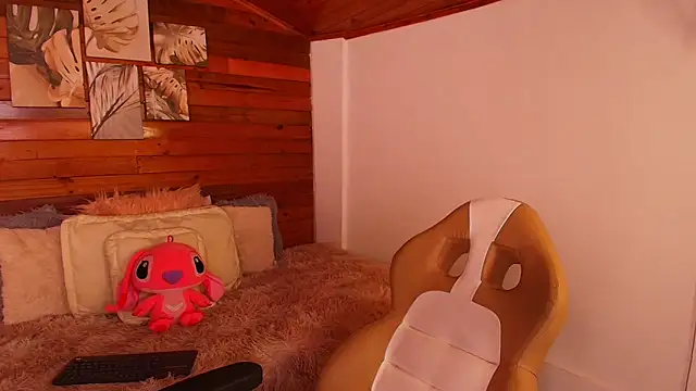 amber curly online show from October 2025 04:30:02 PM