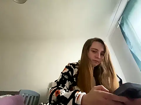 Snapshot of EvieRoseex chatting on November 2025 03:13:02 PM EvieRoseex online show from November 2025 03:13:02 PM