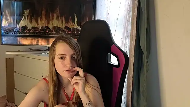Snapshot of EvieRoseex chatting on June 2026 10:30:01 AM EvieRoseex online show from June 2026 10:30:01 AM
