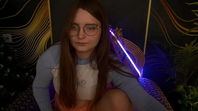 MagicPeachh  online show from January 2025 01:32:01 PM