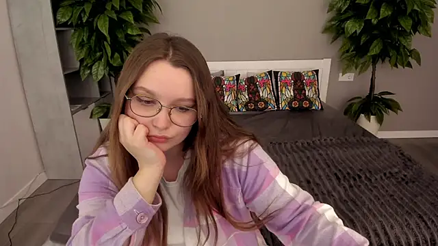 MagicPeachh  online show from November 2025 01:33:02 PM