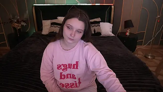 MagicPeachh  online show from December 2025 01:53:01 PM