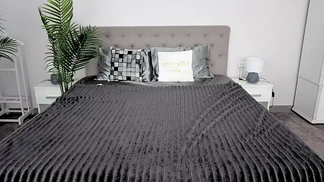 MagicPeachh  online show from March 2026 07:01:02 AM